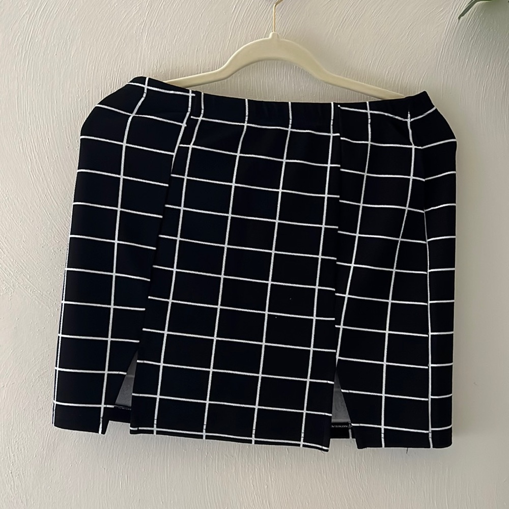 Never been used only $15 for 3 skirt